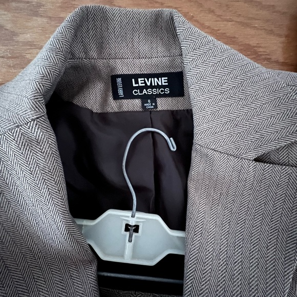 Tan brown business pant suit. Size 6. LEVINE CLASSICS brand. Polyester. - Picture 4 of 5